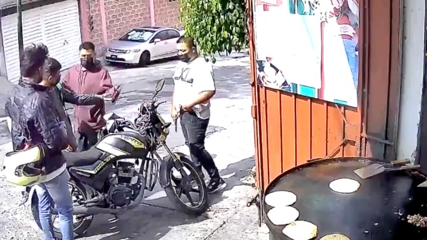 VIDEO | Hombres armados asaltan a repartidores de comida en Naucalpan