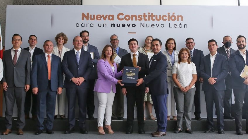 Samuel García entrega proyecto de nueva constitución al Congreso de Nuevo León