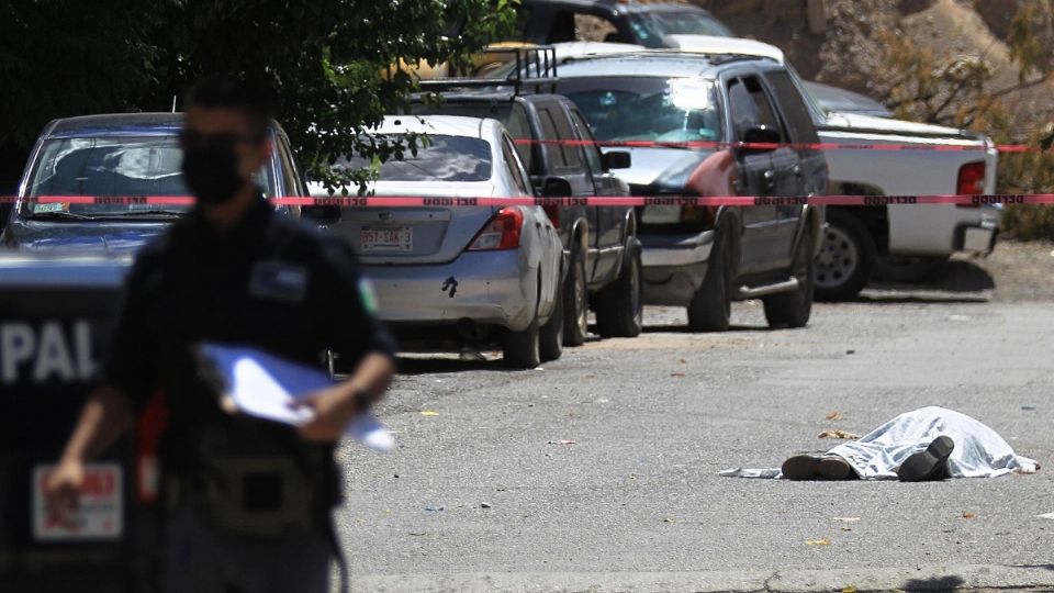 Un cuerpo tendido en una calle de Ciudad Juárez.