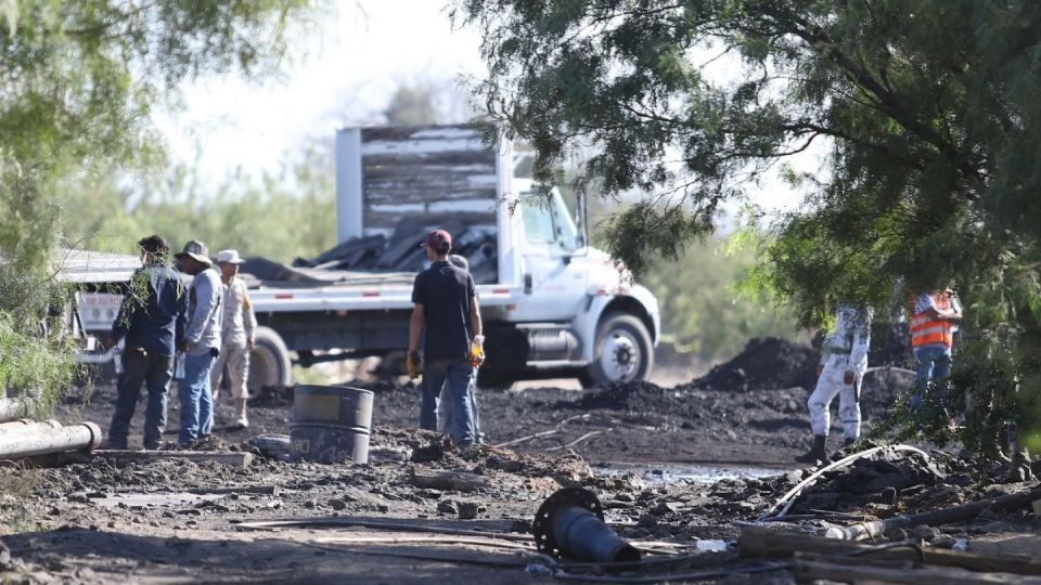 Se encuentran trabajando equipos de bombeo dentro de los tiros de los pozos