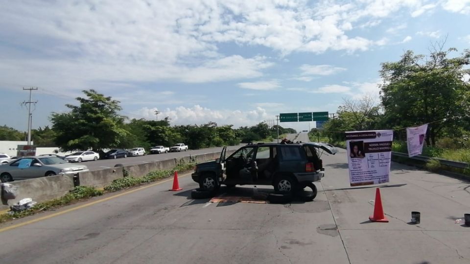 Bloqueos en autopista de Colima.