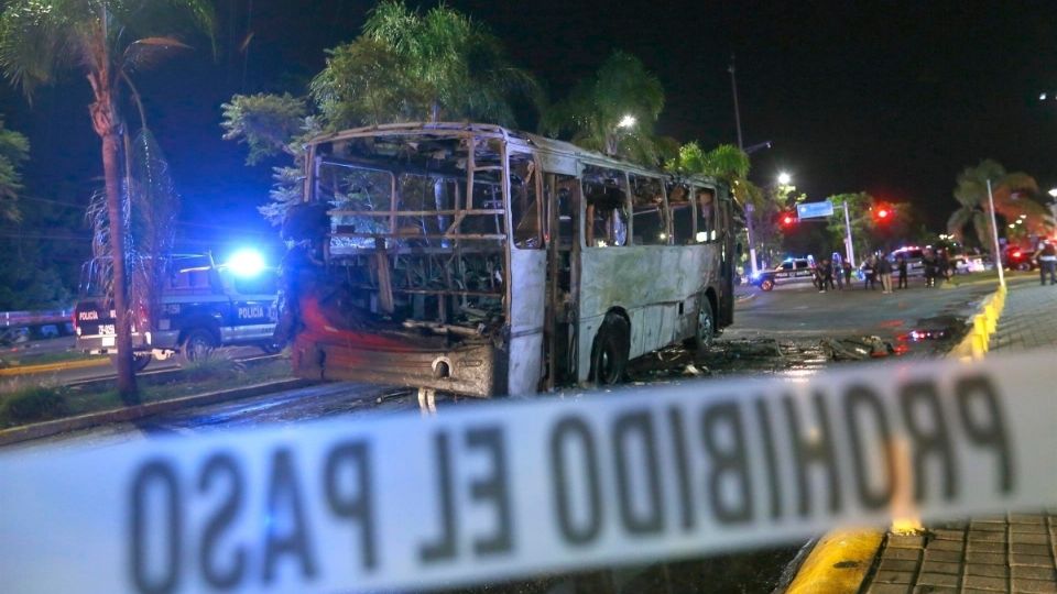 El cuerpo de Salvador Ramírez quedó junto a la unidad incinerada que conducía