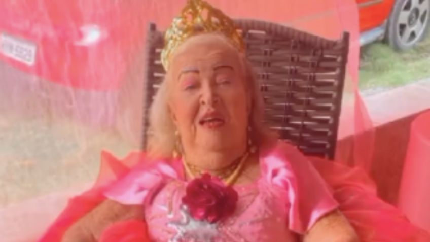 Abuelita de 87 años cumple el sueño de tener una fiesta de princesas y conmueve la red | VIDEO