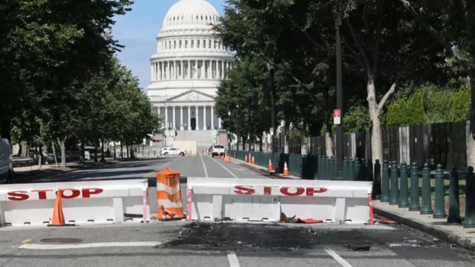 Imagen de la valla golpeada.