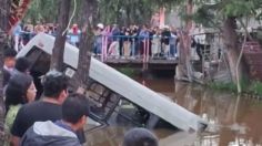 VIDEO | Así fue como un micro perdió el control y se hundió en un canal de Xochimilco