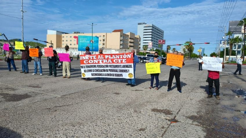 Sonora: Usuarios hacen plantón frente a las Oficinas de CFE y toman las calles de Hermosillo