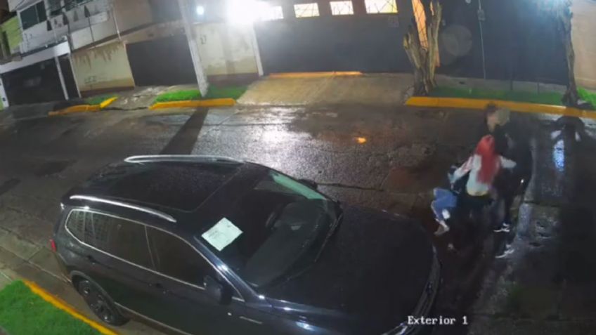 Mujer enfrenta a ladrones y protege a su hija tras intento de asalto en Naucalpan | VIDEO