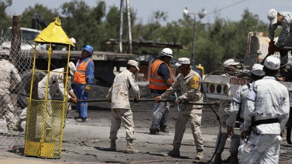 Se acumulan 279 horas de trabajo ininterrumpido para salvar a los mineros.