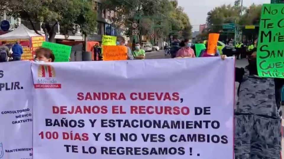 Los locatarios aseguran que no se moverán hasta que haya una solución