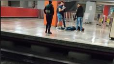 Metro CDMX: "Amigos" jalan por pasillos de la estación Allende a joven borracho y le roban los tenis