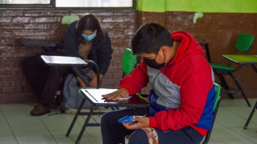 López Obrador destinará más presupuesto a becas y educación