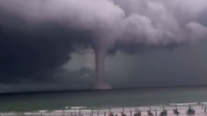 VIDEO: captan apocalíptica tromba marina acompañada de descargas eléctricas frente a playa de Florida