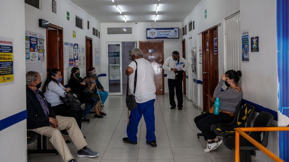 Un médico detalla cómo es el trabajo en una farmacia.
