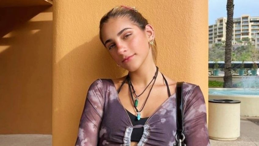 Mar, la hija de Bárbara de Regil, impacta en el bikini dorado perfecto para brillar en verano