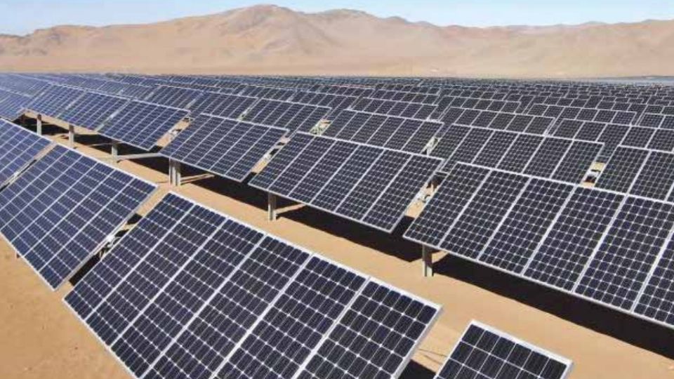 La fuente fotovoltaica se obtiene al convertir luz solar en electricidad