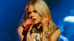 Avril Lavigne se olvida de ser la chica ruda y se pone bikini que la hace lucir como toda una diva de los 70 | FOTOS