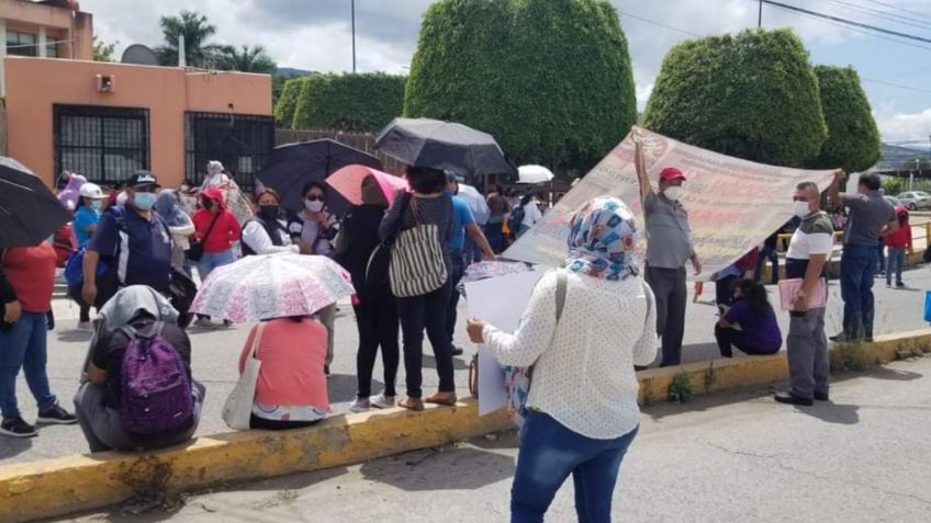 Maestros de Guerrero irrumpen en instalaciones del Congreso del estado; exigen atención en sus demandas