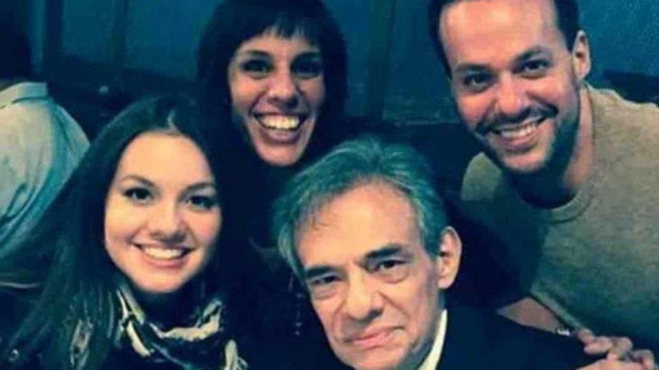 La joven compartió una foto junto al supuesto hijo del Príncipe de la Canción.