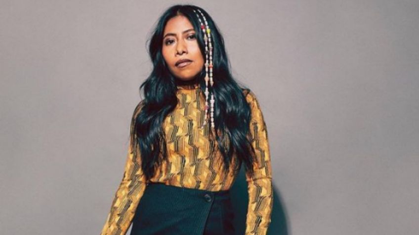 Yalitza Aparicio lleva la maxifalda y sandalias blancas perfectas para este verano