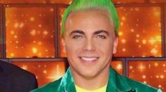 FOTO | Cristian Castro se despide de los looks estrafalarios y vuelve a sus clásicos trajes