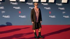 Brad Pitt usó falda en la alfombra roja de "Tren Bala" porque "todos vamos a morir"