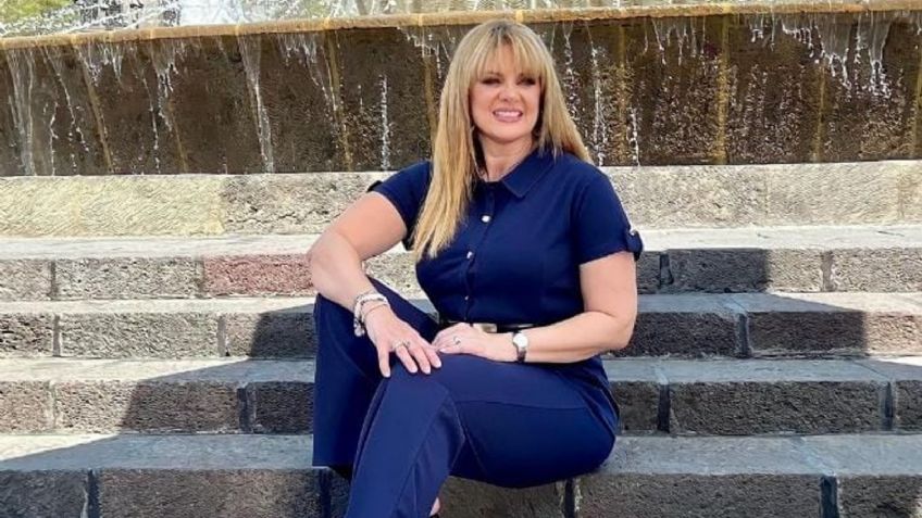 Erika Buenfil revela cómo crear el look total denim perfecto para mujeres de más de 50 años