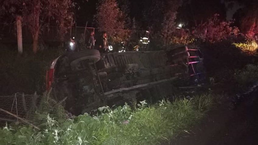 Autobús a exceso de velocidad vuelca y deja heridos a 9 pasajeros en la carretera Tláhuac-Chalco