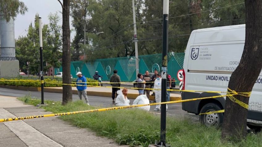 Tragedia en Gustavo A. Madero: estudiante muere atropellado por un microbús, iba colgado de la puerta y se cayó | VIDEO