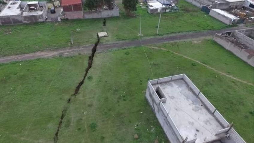 Se abre la tierra en Chalco: Las impactantes fotos de la grieta de 10 metros de profundidad