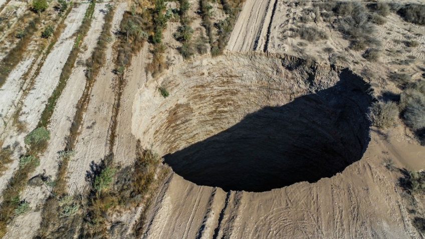 Alerta por aparición de un inmenso socavón en Chile: mide 32 metros de diámetro