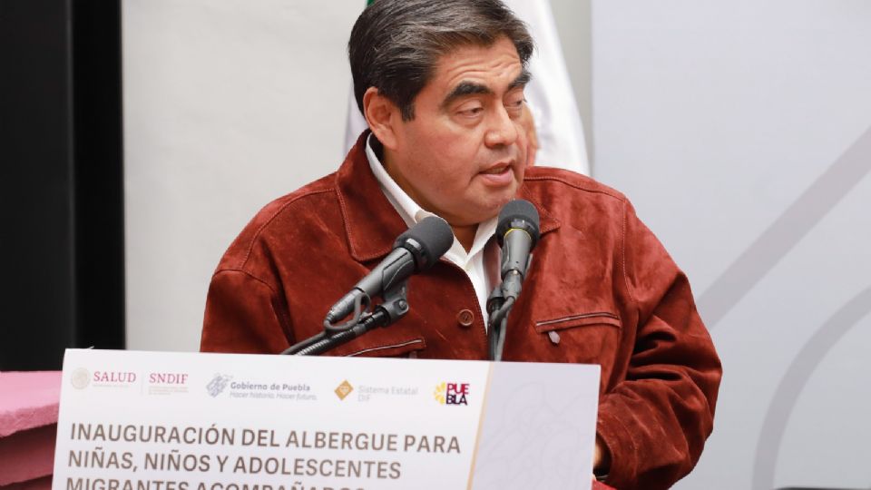 Miguel Barbosa en la inauguración del Albergue