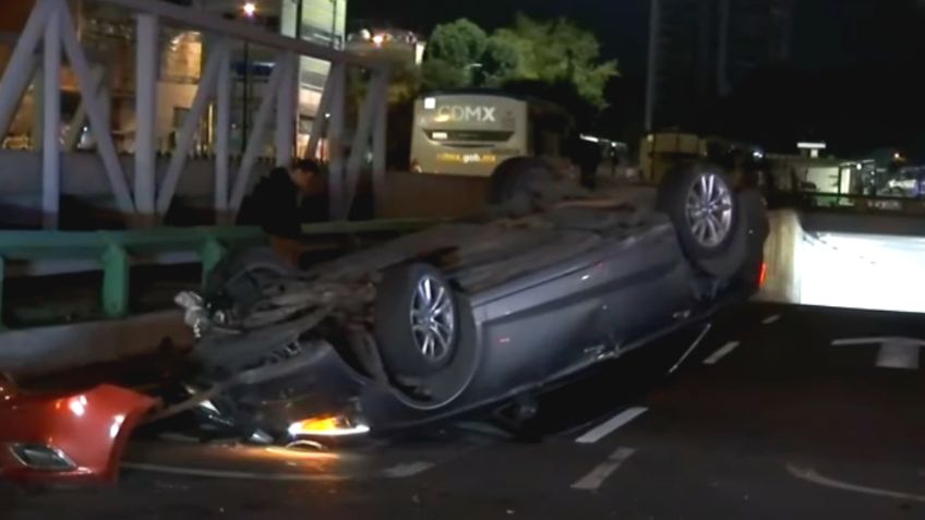 Volcadura en Avenida Chapultepec deja una mujer de la tercera edad lesionada