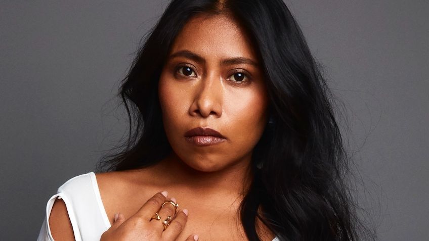 Yalitza Aparicio impacta con impresionante mirada y top morado perfecto para la playa | VIDEO