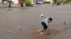 Video: Niño sacrificas sus tortillas para salvar sus chanclas de la corriente