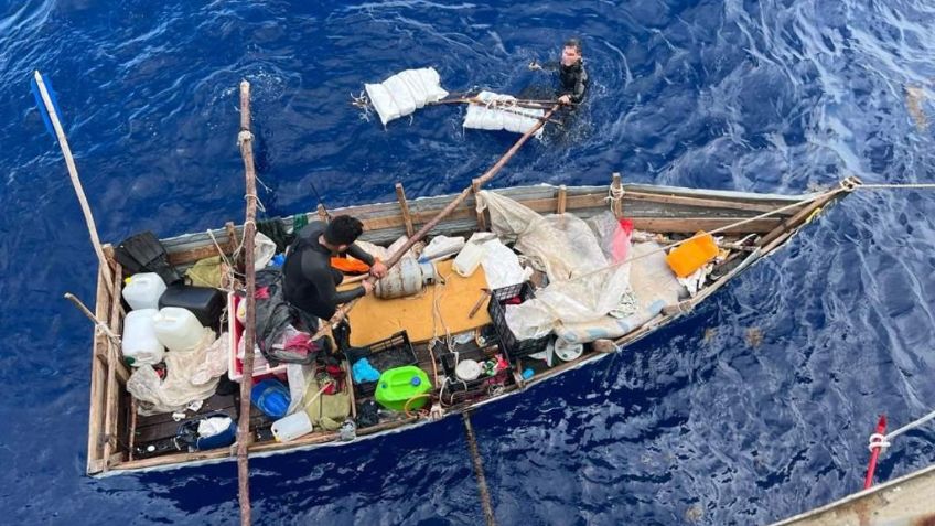 Cubanos se arriesgaron a morir en una balsa para cumplir el "sueño americano"; los rescatan en Yucatán