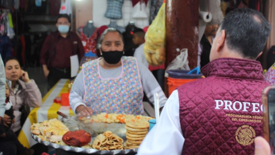 Profeco realiza operativo en el Mercado de Pátzcuaro.