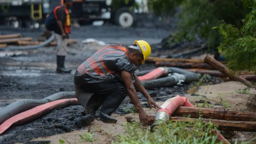 AMLO: Filtración de agua complica rescate de mineros, "por mala suerte se abrió otro boquete"