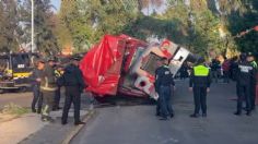 Vuelca tráiler frente a la Cámara de Diputados: hay tráfico sobre Congreso de la Unión