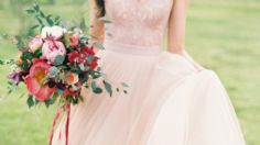 Vestidos de novia rosas, la nueva tendencia que está invadiendo las bodas más fashionistas | FOTOS