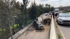 Cae un tráiler del puente vehicular del Periférico Río de los Remedios