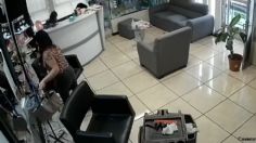 VIDEO | En segundos, mujer roba un bolso en estética de Durango