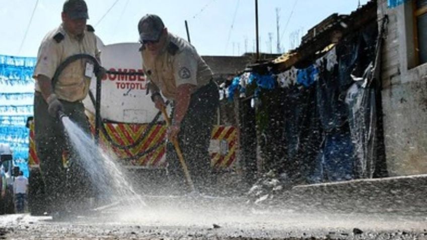 Tras desbordamiento de canal, autoridades de Jalisco auxilian a familias afectadas por lluvias en Tototlán 