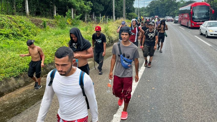 400 migrantes improvisan caravana en Tapachula; pedirán permiso de tránsito