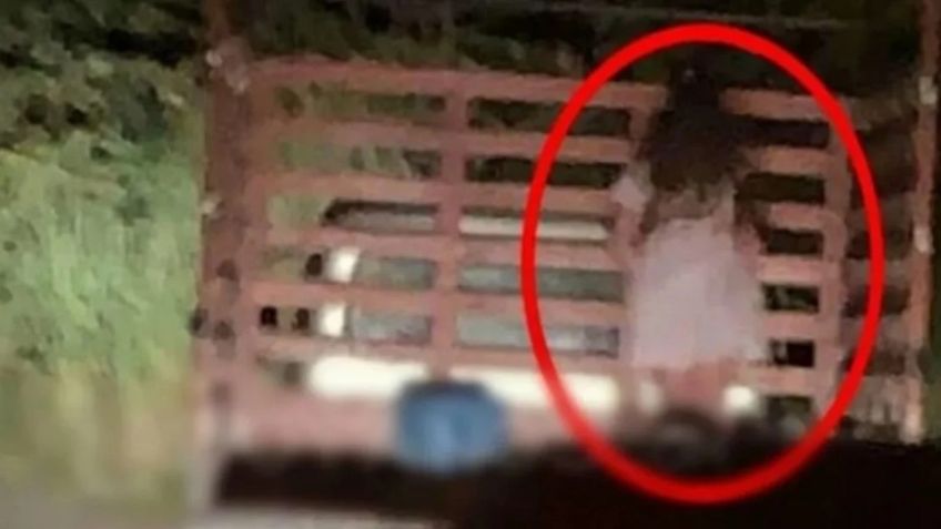 Redes se paralizan con VIDEO viral de niña fantasma; iba colgada en un camión