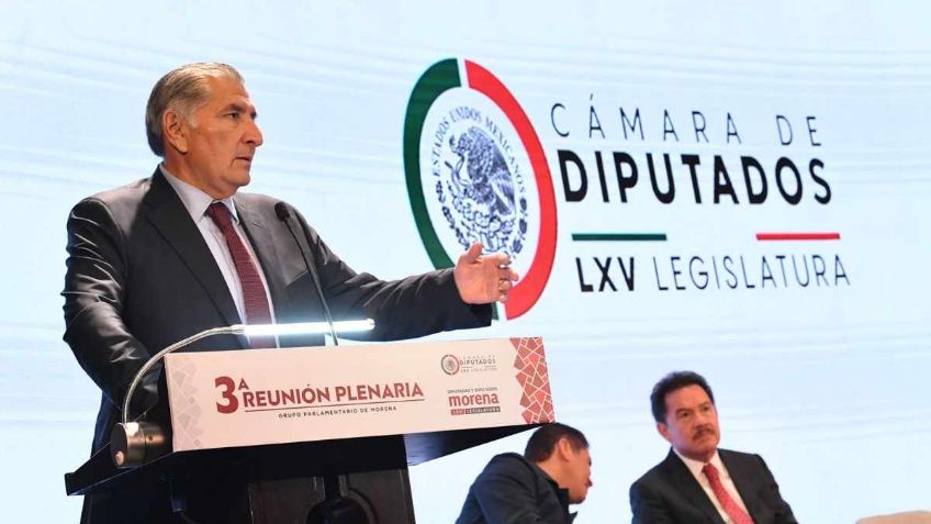 Adán Augusto López es recibido con gritos de "presidente, presidente" por los diputados de Morena