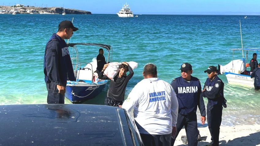 Van 10 Toneladas de residuos tóxicos retirados de Playa Balandra en La Paz