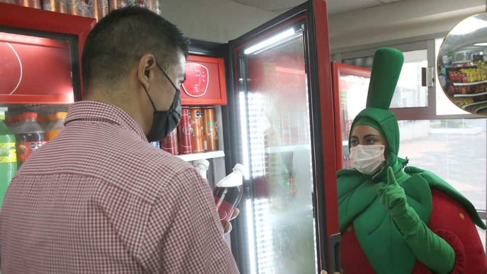 Durante la tercera edición de la Feria de la Salud, especialista ofrece orientación sobre hidratación saludable