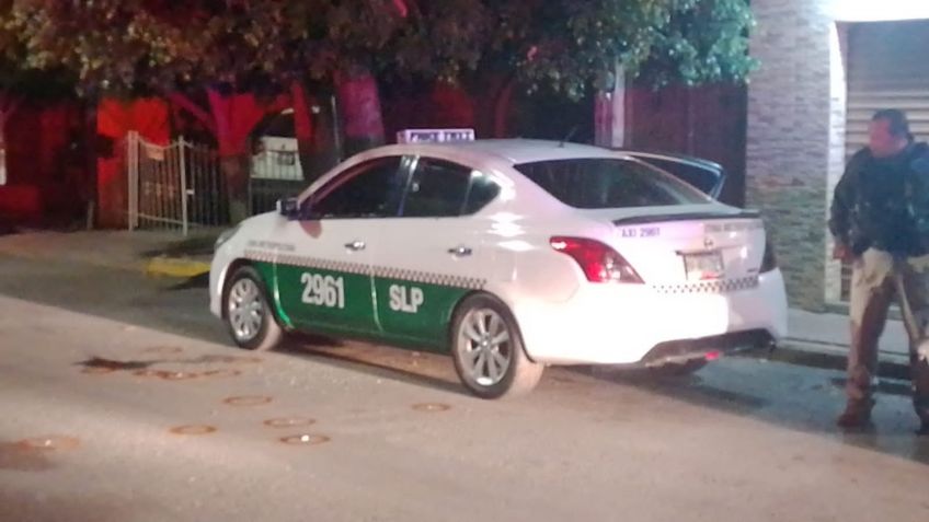 Comando armado asesina a 2 personas que iban en un taxi