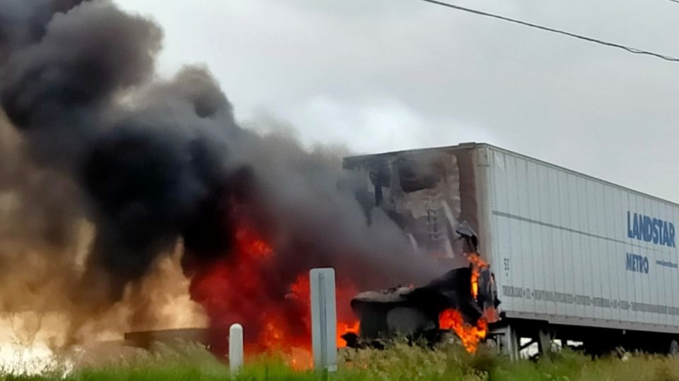 Grupos armados obstruyen una decena de puntos en carreteras de cuatro municipios; autoridades afirman que es por golpes a bandas
