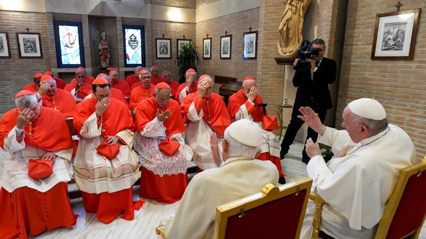 Papa Francisco invistió ayer a 20 cardenales para que la Iglesia le busque sucesor